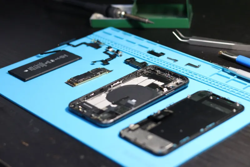 What's Really Inside Your Old Phone: The Hidden Mineral Wealth Fueling America's Urban Mining Revolution